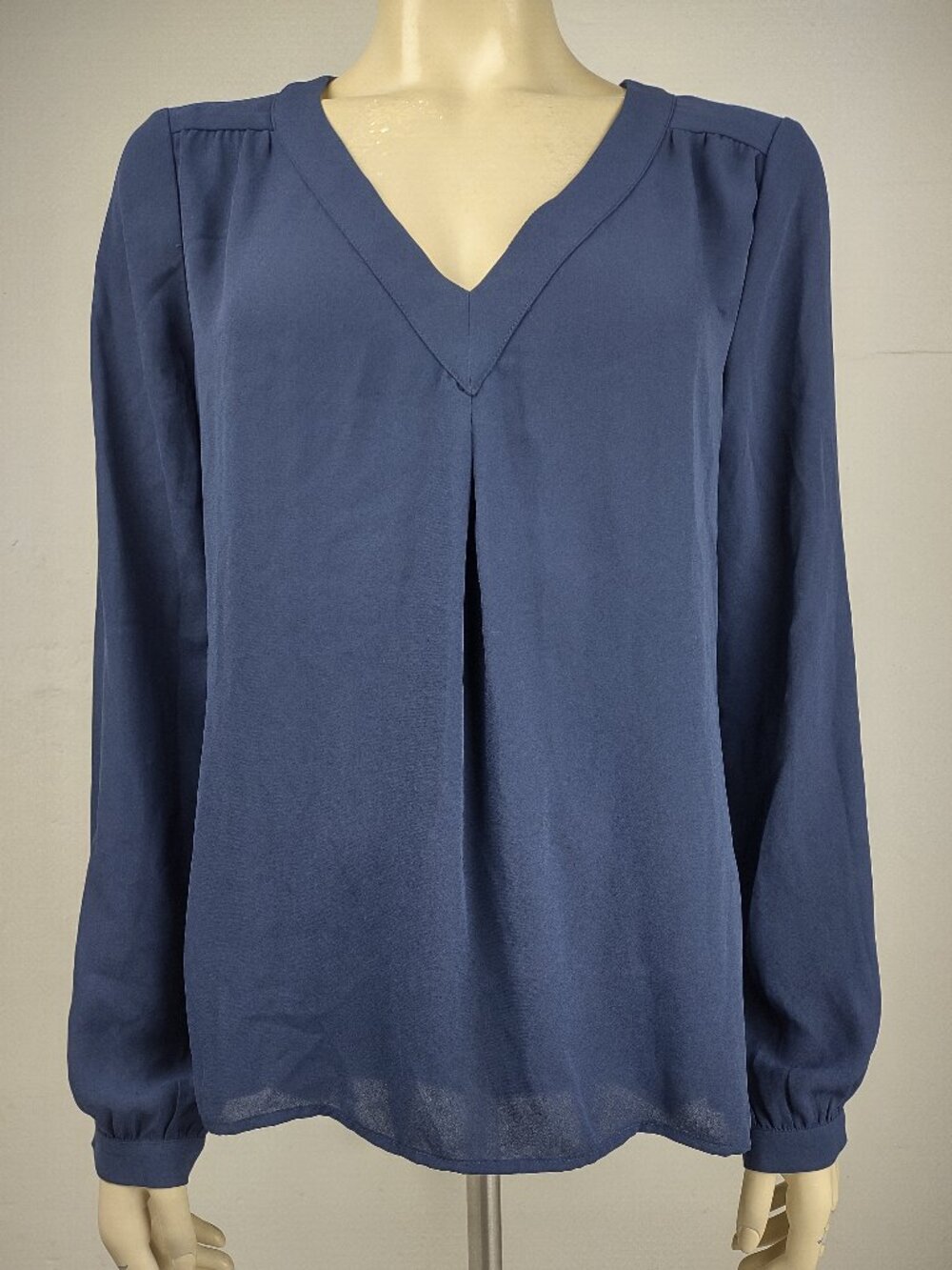 NWT Banana Republic blue high low hem long sleeve V-Neck blouse ladies Medium